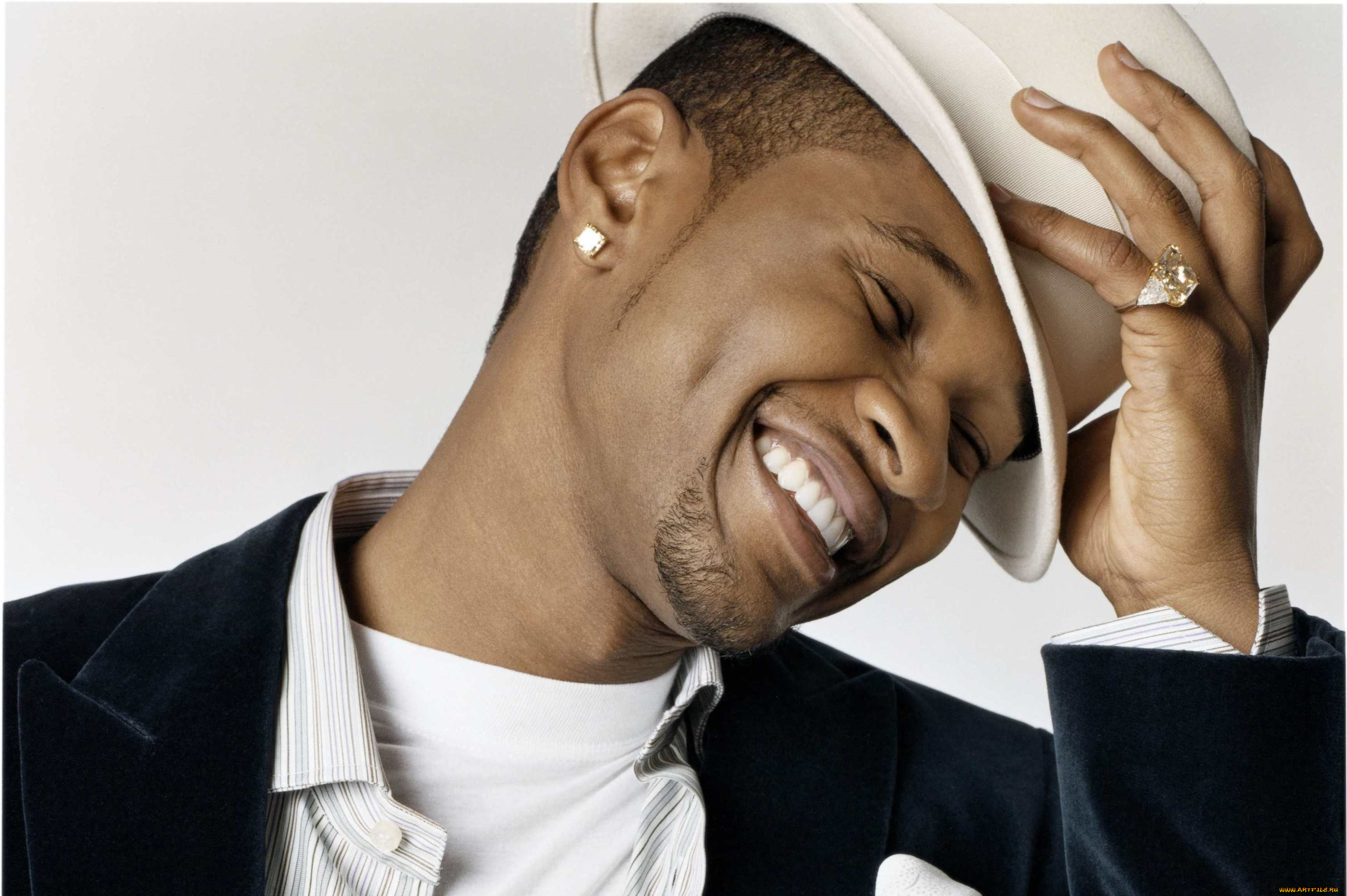 Певец третья буква. Usher. Usher Photoshoot. Usher Raymond Usher. Ашер певец yeah.